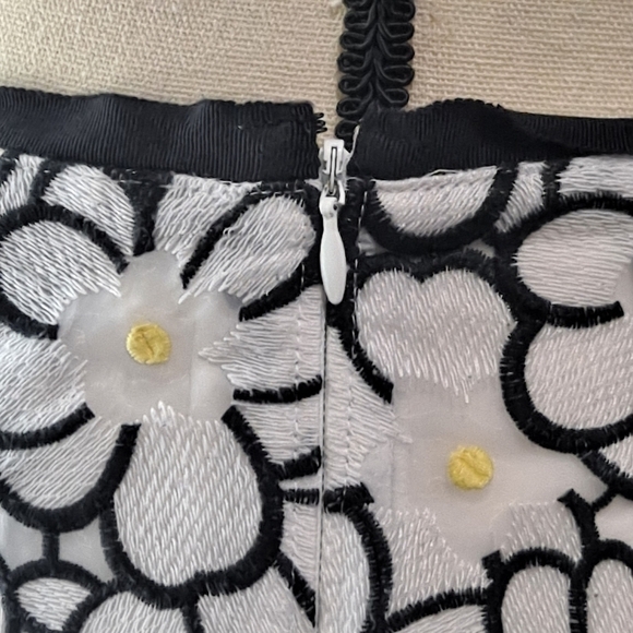 Talbots Petites Size 10P Daisy Circle Skirt Black and White - Picture 4 of 8
